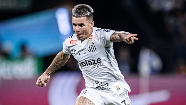 Soteldo deixou o Santos e assinou contrato com o Fluminense