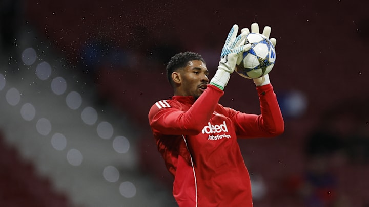 Eintracht-Torhüter Kaua Santos beim Aufwärmen Eintracht-Torhüter Kaua Santos beim Aufwärmen