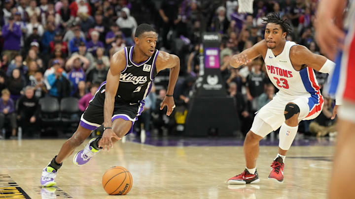 Dec 26, 2024; Sacramento, California, USA; Sacramento Kings guard De'Aaron Fox (5) drives in against Detroit Pistons guard Jaden Ivey (23) during the fourth quarter at Golden 1 Center. Mandatory Credit: Kelley L Cox-Imagn Images