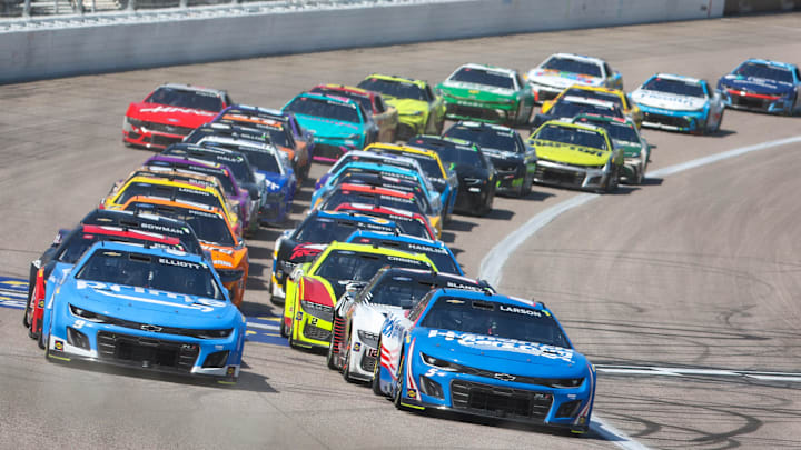 May 11, 2025; Kansas City, Kansas, USA; NASCAR Cup Series drivers Kyle Larson (5) and Chase Elliott (9) lead the field during a restart at the AdventHealth 400 at Kansas Speedway.