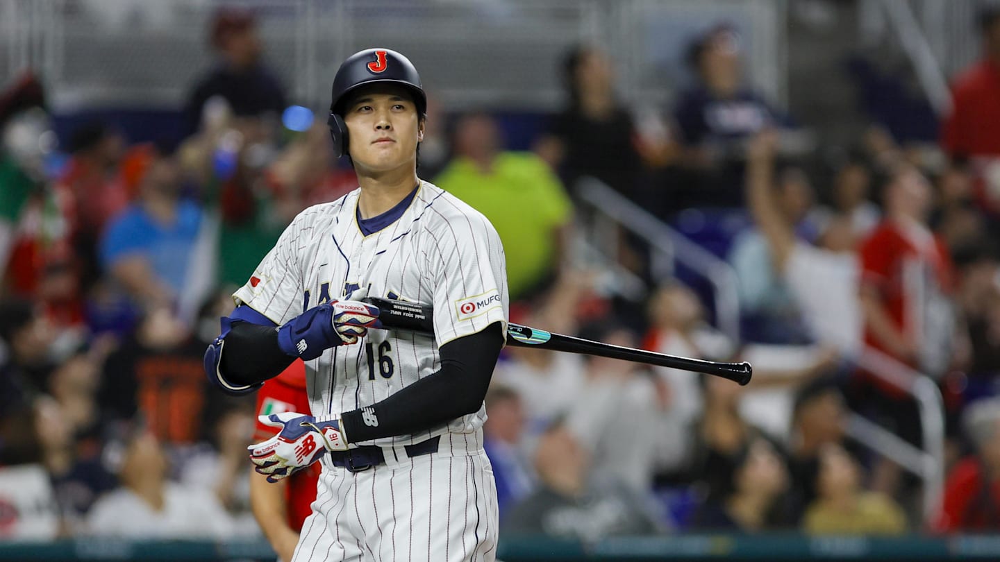 Comparing Shohei Ohtani's Japanese and MLB Rookie Cards