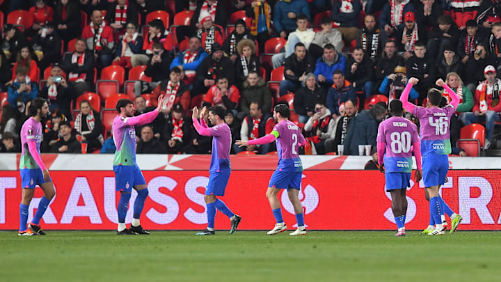 L'esultanza di gruppo del Milan 