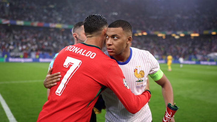 Kylian Mbappé considère la légende portugaise comme son "ami" Kylian Mbappé considère la légende portugaise comme son "ami"