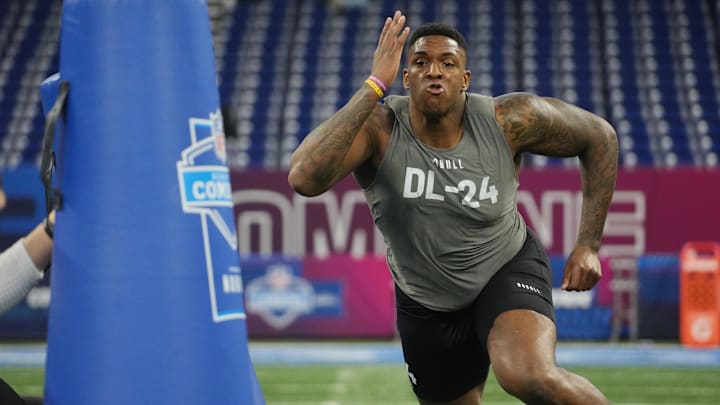 Feb 29, 2024; Indianapolis, IN, USA; Louisiana State defensive lineman Maason Smith (DL24) works out Feb 29, 2024; Indianapolis, IN, USA; Louisiana State defensive lineman Maason Smith (DL24) works out