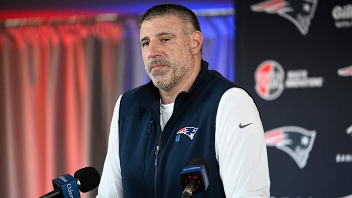 Mar 13, 2025; Foxborough, MA, USA; New England Patriots head coach Mike Vrabel discusses the teamís recent free agent additions with the media at Gillette Stadium. Mandatory Credit: Eric Canha-Imagn Images Mar 13, 2025; Foxborough, MA, USA; New England Patriots head coach Mike Vrabel discusses the teamís recent free agent additions with the media at Gillette Stadium. Mandatory Credit: Eric Canha-Imagn Images
