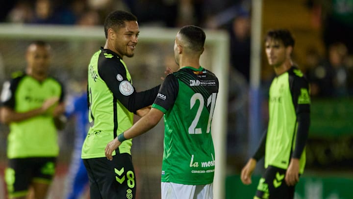 Vitor Roque marcou duas vezes na vitória do Betis