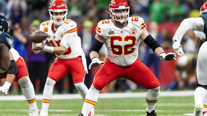 Feb 9, 2025; New Orleans, LA, USA; Kansas City Chiefs guard Joe Thuney (62) blocks for quarterback Patrick Mahomes (15) against the Philadelphia Eagles in Super Bowl LIX at Ceasars Superdome. Mandatory Credit: Mark J. Rebilas-Imagn Images Feb 9, 2025; New Orleans, LA, USA; Kansas City Chiefs guard Joe Thuney (62) blocks for quarterback Patrick Mahomes (15) against the Philadelphia Eagles in Super Bowl LIX at Ceasars Superdome. Mandatory Credit: Mark J. Rebilas-Imagn Images