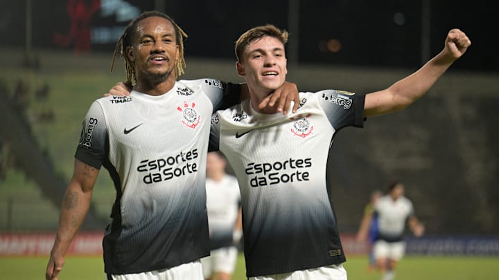 FBL-LIBERTADORES-UCENTRALVEN-CORINTHIANS