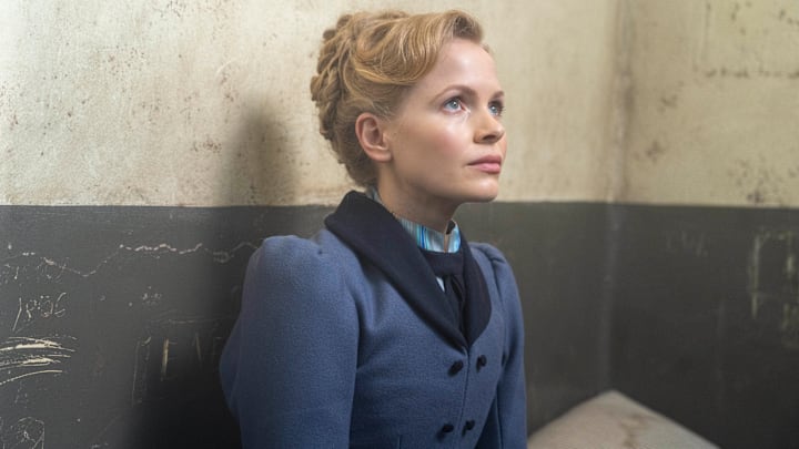 MASTERPIECE
“Miss Scarlet & The Duke”

Episode Six
Sunday, February 21, 2021; 8 - 9pm ET on PBS
Forgery, murder, and false accusation strain Eliza’s forensic skills as she gets to the bottom of
her father’s death, aided by the Duke and her underworld friend Moses.

Shown: Kate Phillips as Eliza Scarlet

For editorial use only.

Courtesy of MASTERPIECE