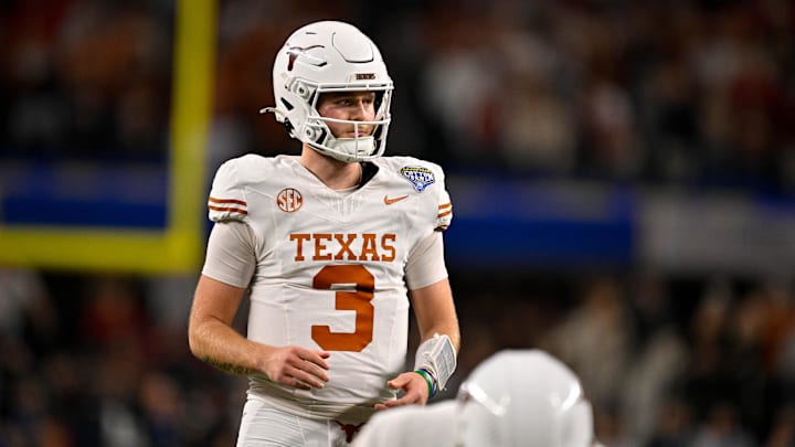 Texas Longhorns quarterback Quinn Ewers (3) in action during the game between the Texas Longhorns and the Ohio State Buckeyes at AT&T Stadium. 