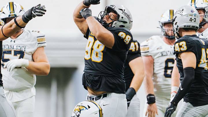 Idaho defensive tackle Hikifo'Ou Maile (98) Idaho defensive tackle Hikifo'Ou Maile (98)