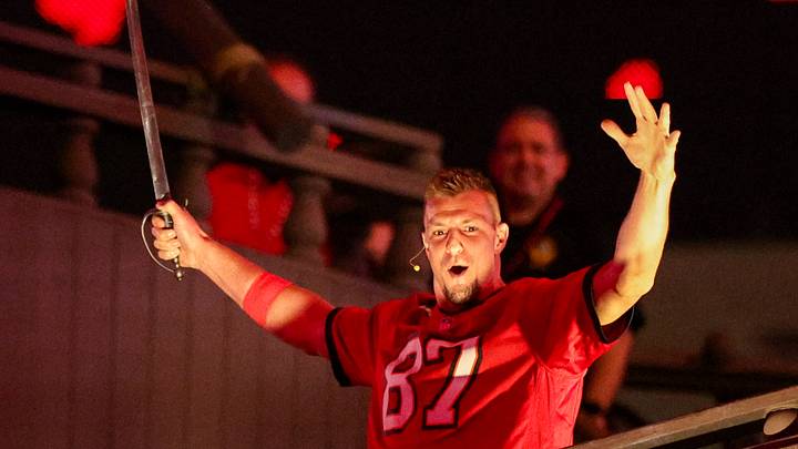 Oct 21, 2024; Tampa, Florida, USA; Rob Gronkowski former NFL tight end entertains the fans during a Monday Night Football game between the Baltimore Ravens and Tampa Bay Buccaneers at Raymond James Stadium. Mandatory Credit: Nathan Ray Seebeck-Imagn Images Oct 21, 2024; Tampa, Florida, USA; Rob Gronkowski former NFL tight end entertains the fans during a Monday Night Football game between the Baltimore Ravens and Tampa Bay Buccaneers at Raymond James Stadium. Mandatory Credit: Nathan Ray Seebeck-Imagn Images