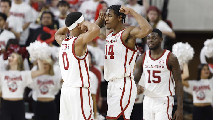 Oklahoma's Jeremiah Fears and Jalon Moore 