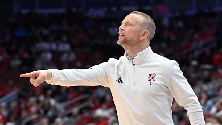 Dec 3, 2024; Louisville, Kentucky, USA; Louisville Cardinals head coach Pat Kelsey calls out instructions during the second half against the Mississippi Rebels at KFC Yum! Center. Mississippi defeated Louisville 86-63. Dec 3, 2024; Louisville, Kentucky, USA; Louisville Cardinals head coach Pat Kelsey calls out instructions during the second half against the Mississippi Rebels at KFC Yum! Center. Mississippi defeated Louisville 86-63.