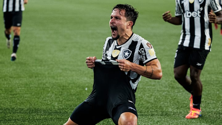 Artur foi o melhor em campo na vitória do Botafogo sobre o Estudiantes