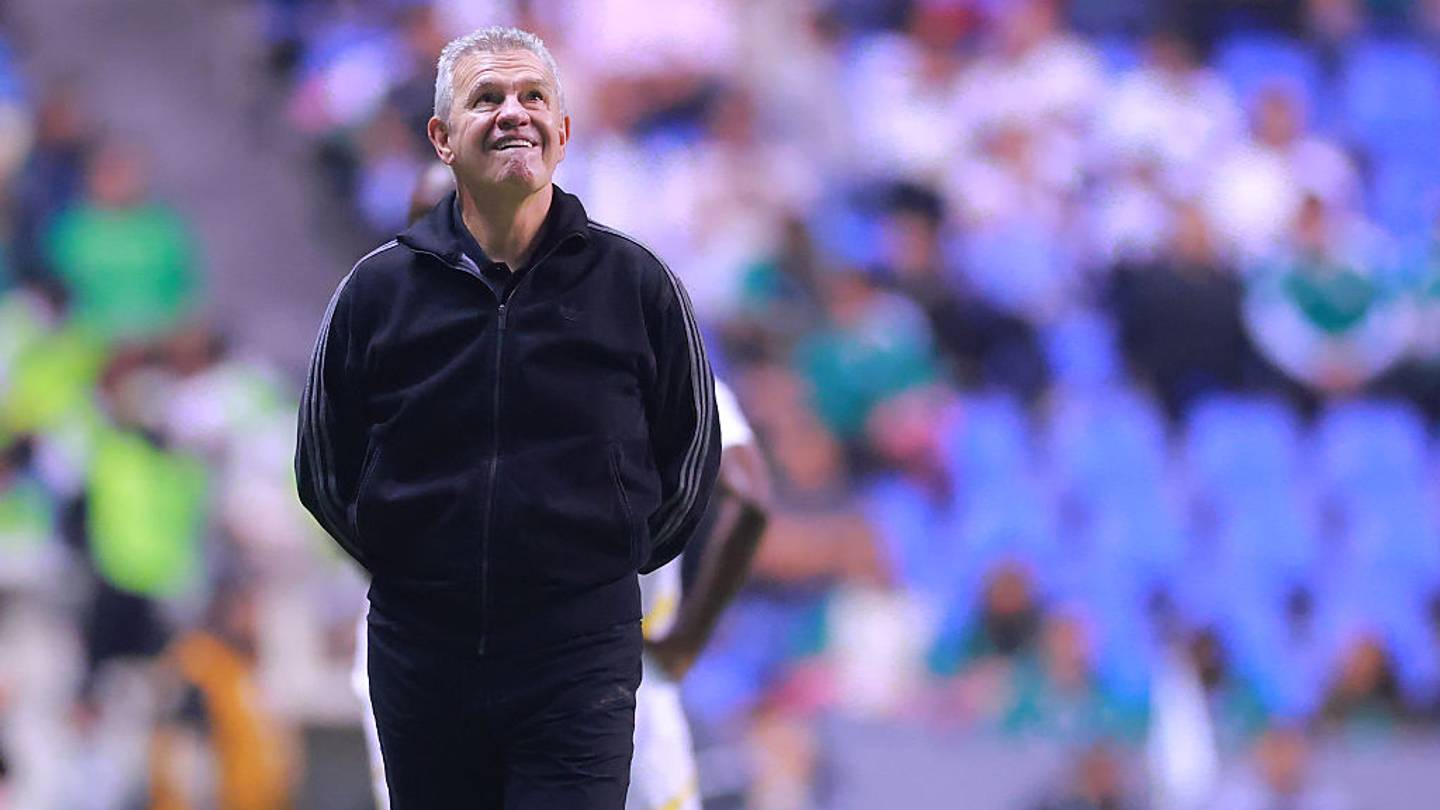 Javier Aguirre llega a un Valencia en llamas
