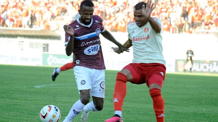 Mercado marcou um gol contra na tarde deste sábado