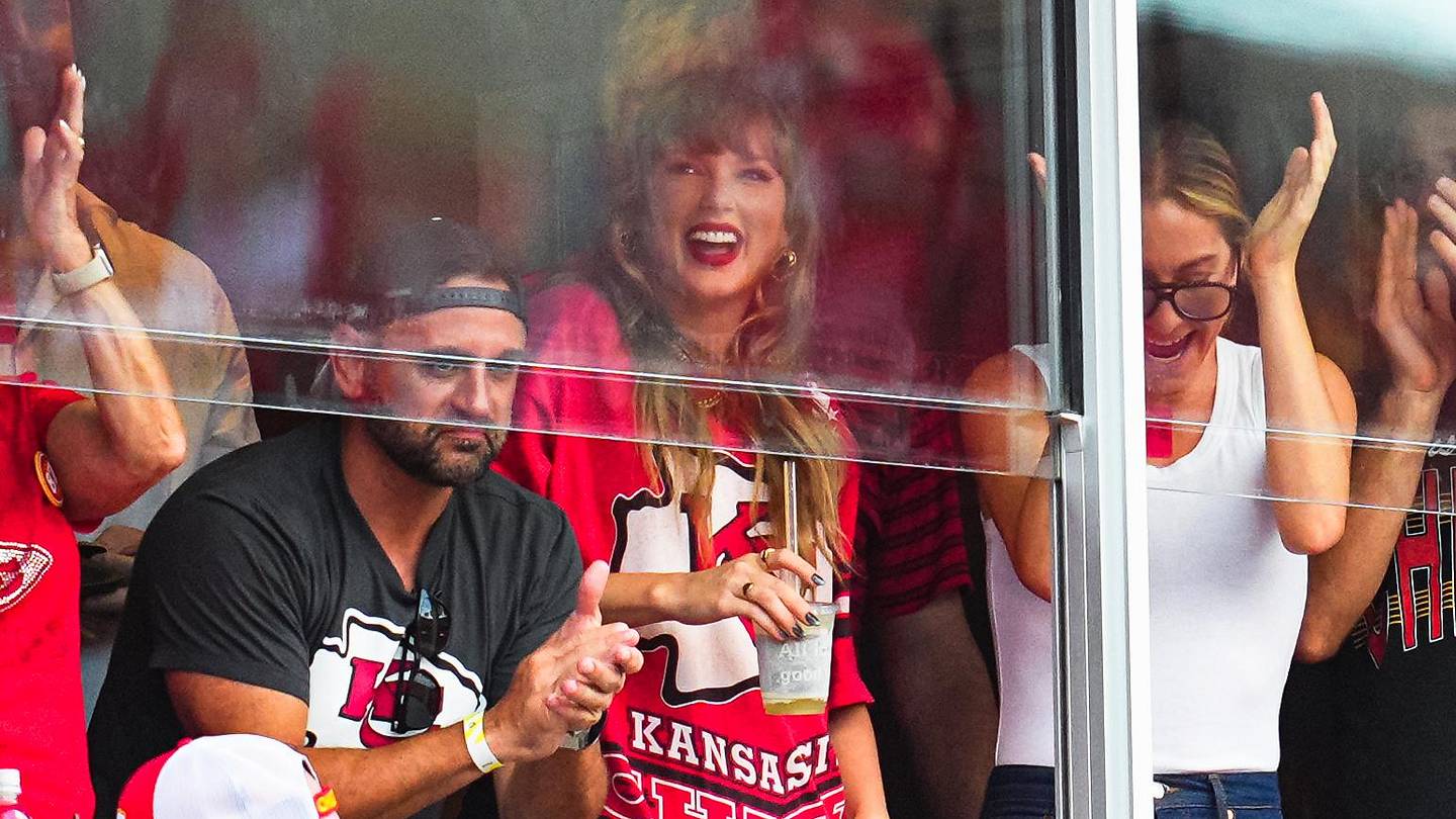 NBC’s Mike Tirico Perfectly Explains How Broadcast Covers Taylor Swift ...