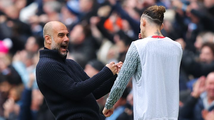 Pep Guardiola jubelte direkt vor den Augen von Konstantinos Tsimikas.