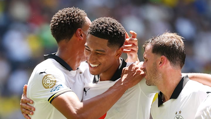 Jobe Bellingham (Mitte) und Co. wollen als Erster ins Achtelfinale