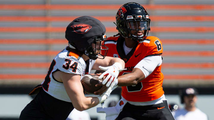 Oregon State's Maalik Murphy hands the ball off to Jake Reichle during the Oregon State Spring Game at Reser Stadium on Saturday, April 19, 2025, in Corvallis, Ore.