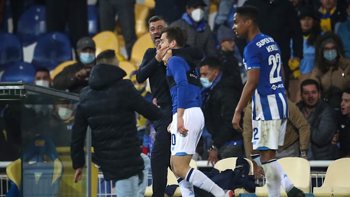 Francisco Conceiçao a offert la victoire à Porto et à son père, Sergio, samedi.