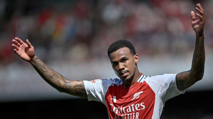 Brasileiro Gabriel Magalhães foi às redes do Emirates