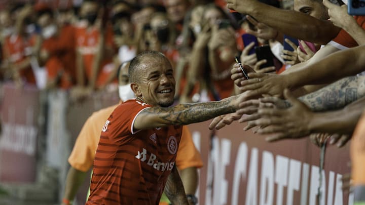 Meia D'Alessandro reestreou pelo Inter com gol de falta Meia D'Alessandro reestreou pelo Inter com gol de falta