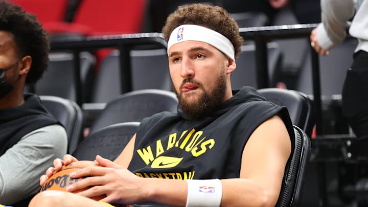 Klay Thompson se estrena en la temporada 2021-22 ante los Cavaliers