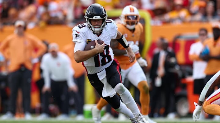 Oct 27, 2024; Tampa, Florida, USA; Atlanta Falcons quarterback Kirk Cousins (18) runs with the ball against the Tampa Bay Buccaneers in the fourth quarter at Raymond James Stadium. Mandatory Credit: Nathan Ray Seebeck-Imagn Images
