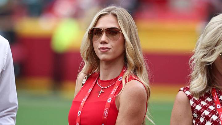 Gracie Hunt on the sidelines before an NFL, American Football Herren, USA game between the Philadelphia Eagles and Kansas City Chiefs on September 14, 2025 at GEHA Field at Arrowhead Stadium in Kansas City, MO. Gracie Hunt on the sidelines before an NFL, American Football Herren, USA game between the Philadelphia Eagles and Kansas City Chiefs on September 14, 2025 at GEHA Field at Arrowhead Stadium in Kansas City, MO.