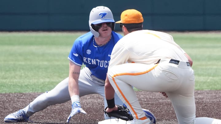Kentucky's Carson Hansen (34) eyes Tennessee's Dean Curley (1) after stealing second base in an NCAA college baseball game on April 20, 2025, in Knoxville, Tenn. Kentucky's Carson Hansen (34) eyes Tennessee's Dean Curley (1) after stealing second base in an NCAA college baseball game on April 20, 2025, in Knoxville, Tenn.