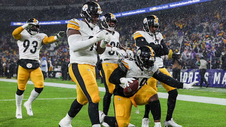 Pittsburgh Steelers v Baltimore Ravens