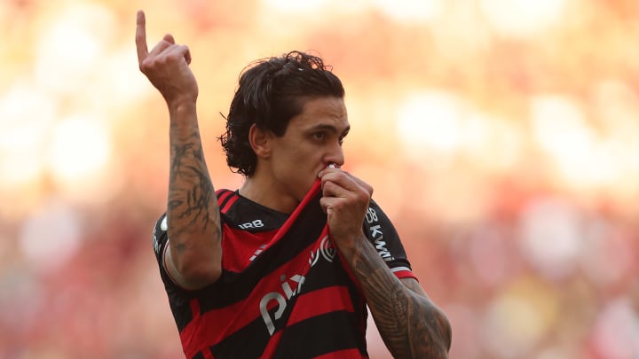 Com o faro de gol em dia, Pedro busca ajudar o Flamengo mais uma vez neste meio de semana. Com o faro de gol em dia, Pedro busca ajudar o Flamengo mais uma vez neste meio de semana.