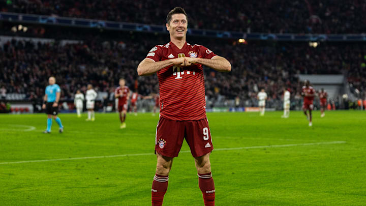 Robert Lewandowski gewinnt nach seiner Rekord-Saison 2020/21 für den FC Bayern die nächste Auszeichnung. Robert Lewandowski gewinnt nach seiner Rekord-Saison 2020/21 für den FC Bayern die nächste Auszeichnung.