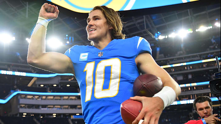  Los Angeles Chargers quarterback Justin Herbert (10) celebrates.