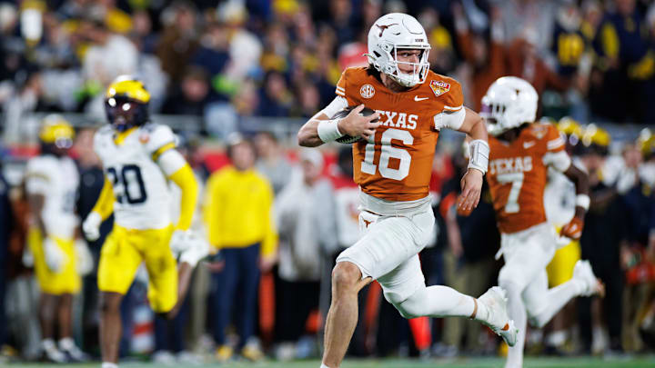 Texas Longhorns quarterback Arch Manning (16) rushes with the ball for a touchdown against the Michigan Wolverines