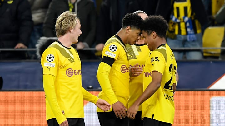 Der BVB bejubelt das 1:0 durch Adeyemi