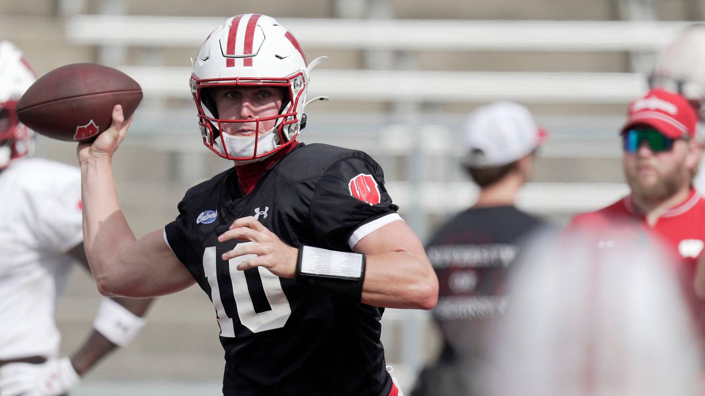 Kenny Guiton Updates Badgers' Backup Quarterback Battle Midway Through Fall Camp