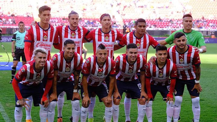 Las Chivas previo a un partido ante el Atlético San Luis.