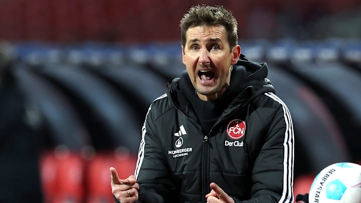 Miroslav Klose hat beim 1. FC Nürnberg viel zu tun. Miroslav Klose hat beim 1. FC Nürnberg viel zu tun.