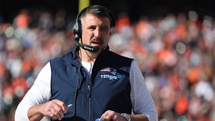 Nov 23, 2025; Cincinnati, Ohio, USA; New England Patriots head coach Mike Vrabel during the first half against the Cincinnati Bengals at Paycor Stadium. Mandatory Credit: Joseph Maiorana-Imagn Images Nov 23, 2025; Cincinnati, Ohio, USA; New England Patriots head coach Mike Vrabel during the first half against the Cincinnati Bengals at Paycor Stadium. Mandatory Credit: Joseph Maiorana-Imagn Images