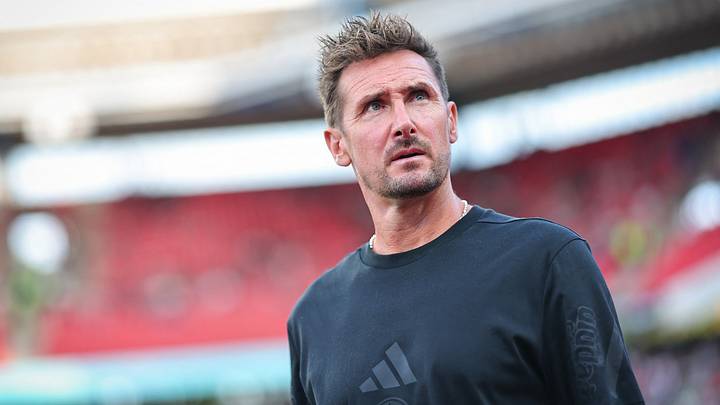 Hat den 1. FC Nürnberg ungeschlagen auf Platz zwei geführt und weckt Begehrlichkeiten: Trainer Miroslav Klose Hat den 1. FC Nürnberg ungeschlagen auf Platz zwei geführt und weckt Begehrlichkeiten: Trainer Miroslav Klose
