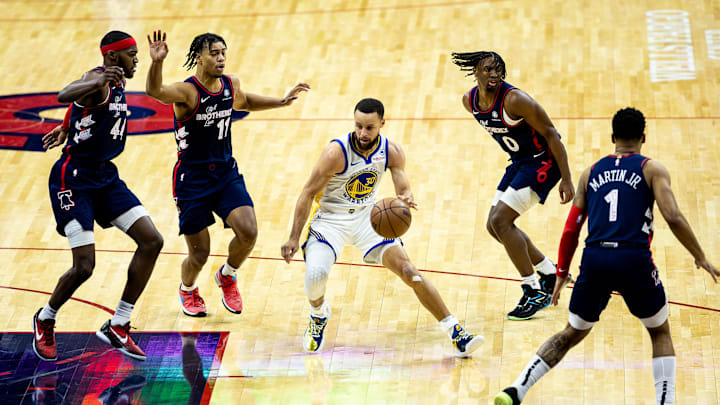  Golden State Warriors guard Stephen Curry (30) dribbles between Philadelphia 76ers guard Tyrese Maxey (0) and forward Paul Reed (44) and guard Jaden Springer (11) during the second quarter at Wells Fargo Center. Mandatory Credit: Bill Streicher-Imagn Images