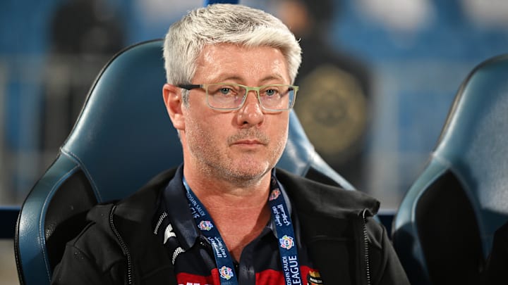  Odair Hellmann está sem contrato após rescisão do Al-Raed