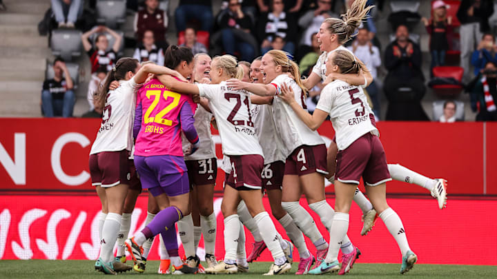 Frauenfußball beim FC Bayern München - eine Erfolgsgeschichte in den letzten Jahren, zuvor eine Geschichte mit Höhen und Tiefen Frauenfußball beim FC Bayern München - eine Erfolgsgeschichte in den letzten Jahren, zuvor eine Geschichte mit Höhen und Tiefen