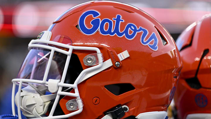 A Gators commit is keeping his options open 