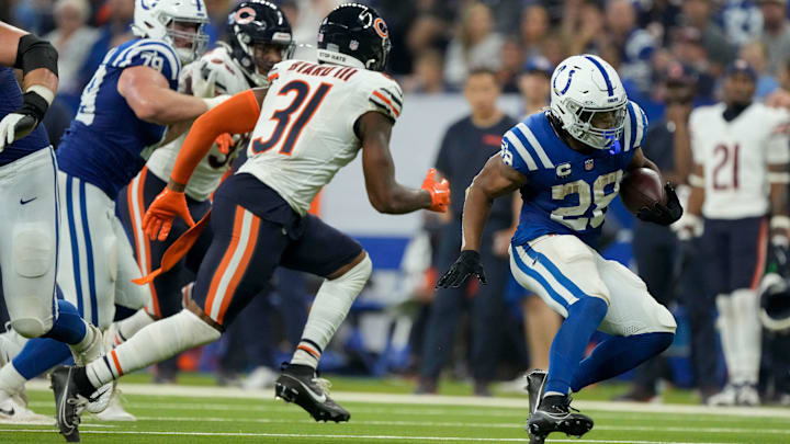 Indianapolis Colts running back Jonathan Taylor (28) rushes the ball Sunday, Sept. 22, 2024, during a game against the Chicago Bears at Lucas Oil Stadium in Indianapolis.