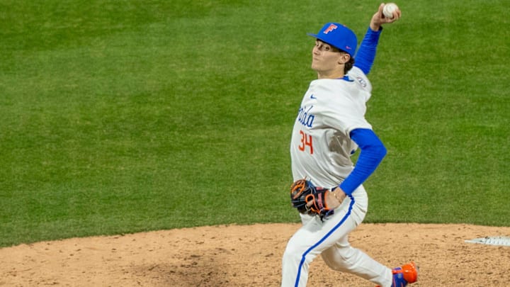 Florida  s Alex Philpott (34) pitches in relief in the top of the sixth inning against St. John  s
