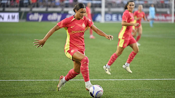 Aug 30, 2024; Portland, Oregon, USA; Portland Thorns FC forward Sophia Smith (9) controls the ball during the second half at Providence Park. Mandatory Credit: Troy Wayrynen-Imagn Images Aug 30, 2024; Portland, Oregon, USA; Portland Thorns FC forward Sophia Smith (9) controls the ball during the second half at Providence Park. Mandatory Credit: Troy Wayrynen-Imagn Images